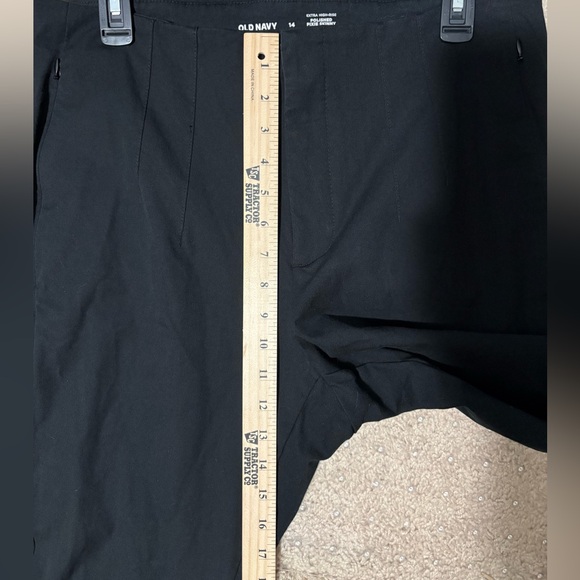 Old Navy Extra High Rise Pixie Skinny Pants Black Size 14 Secret Smooth Pockets - Picture 8 of 10